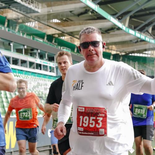 13.09.2026 - 21. swb-Marathon Bremen Michael Burmester http://msf.ph/oto/10429256 13.09.2026 13:26:58 Laufen im Stadion 186, 202, 357, 364, 390, 530, 597, 645, 726, 833, 1077, 1283, 1412, 1443, 1459, 1473, 1487, 1530, 1608, 1618, 1700, 1744, 1769, 1828, 1961, 2058, 2236, 2273, 2298, 2308, 2309, 2382, 2384, 2388, 2404, 2428, 2507, 2508, 2542, 2558, 2576, 2582, 2592, 2656, 2675, 2725, 2748, 2762, 2817, 2875, 2876, 2923, 2965, 2970, 3045, 3047, 3050, 3062, 3073, 3084, 3097, 3172, 3184, 3219, 3359, 3433, 3540, 3592, 3629, 3756, 3885, 3907, 3978, 4660 meine-sportfotos.de