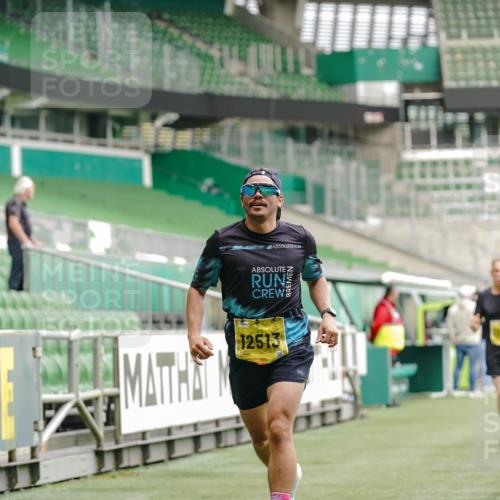 13.09.2026 - 21. swb-Marathon Bremen Michael Burmester http://msf.ph/oto/10429261 13.09.2026 10:20:36 Laufen im Stadion 10261, 10262, 10366, 10475, 10818, 10961, 10994, 11067, 11068, 11142, 11176, 11197, 11418, 11481, 11512, 11964, 12289, 12324, 12358, 12413, 12513, 12540, 13505, 13514, 13530, 13540, 13541, 13548, 13558, 13560, 13575, 13583, 13588, 13590, 13601, 13605, 13610, 13619, 13633, 13637, 10597, 12272, 12458, 13501, 13504, 13510, 13515, 13517, 13522, 13542, 13547, 13561, 13567, 13579, 13623, 13635 meine-sportfotos.de