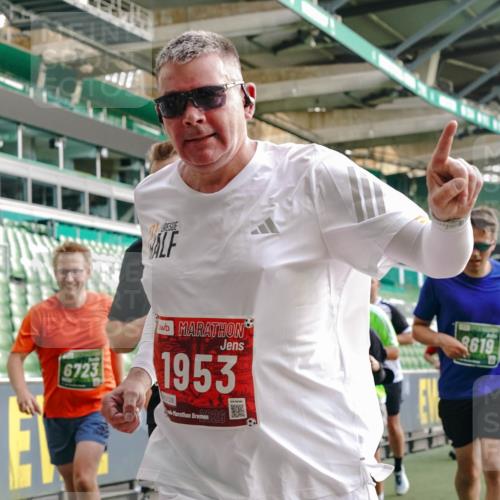 13.09.2026 - 21. swb-Marathon Bremen Michael Burmester http://msf.ph/oto/10429271 13.09.2026 13:26:58 Laufen im Stadion 186, 202, 357, 364, 390, 530, 597, 645, 726, 833, 1077, 1283, 1412, 1443, 1459, 1473, 1487, 1530, 1608, 1618, 1700, 1744, 1769, 1828, 1961, 2058, 2236, 2273, 2298, 2308, 2309, 2382, 2384, 2388, 2404, 2428, 2507, 2508, 2542, 2558, 2576, 2582, 2592, 2656, 2675, 2725, 2748, 2762, 2817, 2875, 2876, 2923, 2965, 2970, 3045, 3047, 3050, 3062, 3073, 3084, 3097, 3172, 3184, 3219, 3359, 3433, 3540, 3592, 3629, 3756, 3885, 3907, 3978, 4660 meine-sportfotos.de