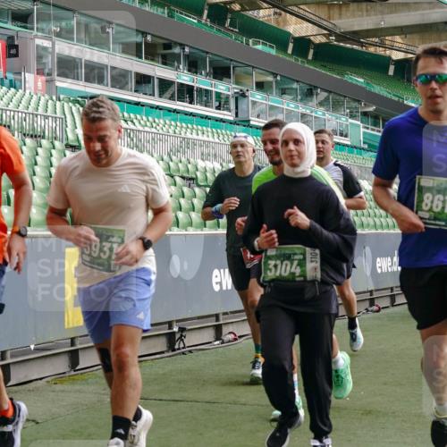 13.09.2026 - 21. swb-Marathon Bremen Michael Burmester http://msf.ph/oto/10429282 13.09.2026 13:26:59 Laufen im Stadion 186, 202, 357, 364, 390, 530, 597, 645, 726, 833, 1077, 1283, 1412, 1443, 1459, 1473, 1487, 1530, 1608, 1618, 1700, 1744, 1769, 1828, 1961, 2058, 2236, 2273, 2298, 2308, 2309, 2382, 2384, 2388, 2404, 2428, 2507, 2508, 2542, 2558, 2576, 2582, 2592, 2656, 2675, 2725, 2748, 2762, 2817, 2875, 2876, 2923, 2965, 2970, 3045, 3047, 3050, 3062, 3073, 3084, 3097, 3172, 3184, 3219, 3359, 3433, 3540, 3592, 3629, 3756, 3885, 3907, 3978, 4660 meine-sportfotos.de