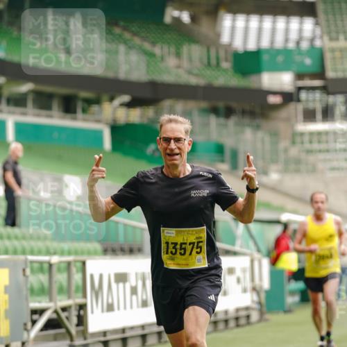 13.09.2026 - 21. swb-Marathon Bremen Michael Burmester http://msf.ph/oto/10429360 13.09.2026 10:20:40 Laufen im Stadion 10261, 10262, 10366, 10475, 10818, 10961, 10994, 11067, 11068, 11142, 11176, 11197, 11418, 11512, 11964, 12289, 12324, 12358, 12413, 12456, 12513, 12540, 13505, 13514, 13530, 13540, 13541, 13548, 13558, 13560, 13575, 13583, 13588, 13590, 13601, 13605, 13606, 13610, 13619, 13633, 13637, 10597, 12272, 12458, 13501, 13504, 13510, 13515, 13517, 13522, 13542, 13547, 13561, 13567, 13579, 13623, 13635 meine-sportfotos.de