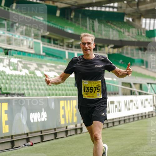 13.09.2026 - 21. swb-Marathon Bremen Michael Burmester http://msf.ph/oto/10429385 13.09.2026 10:20:41 Laufen im Stadion 10244, 10261, 10262, 10366, 10475, 10818, 10961, 10994, 11067, 11068, 11142, 11176, 11197, 11418, 11512, 11964, 12289, 12324, 12358, 12413, 12456, 12513, 12540, 13505, 13514, 13530, 13540, 13541, 13548, 13558, 13560, 13575, 13583, 13588, 13590, 13601, 13605, 13606, 13610, 13619, 13633, 13637, 10597, 12272, 12458, 13501, 13504, 13510, 13515, 13517, 13522, 13542, 13547, 13561, 13567, 13579, 13623, 13635 meine-sportfotos.de