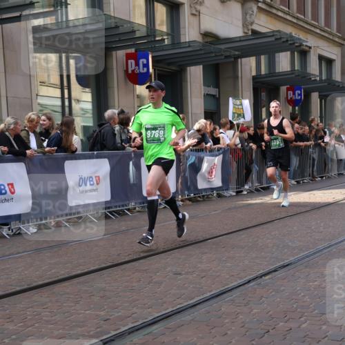 13.09.2026 - 21. swb-Marathon Bremen Strokosch-Dieckow http://msf.ph/oto/10429417 13.09.2026 13:09:12 Ziel 195, 1034, 3197, 4473, 4782, 4895, 5111, 6652, 8759, 9789, 9866, 1241, 1925, 2287, 2291, 2909, 3330, 4384, 4898, 5383, 5517, 5636, 5696, 6906, 7262, 8120, 8830, 9904, 9906, 9911, 10044 meine-sportfotos.de