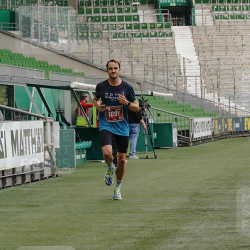 13.09.2026 - 21. swb-Marathon Bremen Michael Burmester http://msf.ph/oto/10429422 13.09.2026 12:06:19 Laufen im Stadion 176, 1091, 1681 meine-sportfotos.de