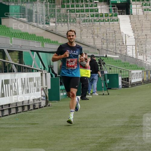 13.09.2026 - 21. swb-Marathon Bremen Michael Burmester http://msf.ph/oto/10429430 13.09.2026 12:06:19 Laufen im Stadion 176, 1091, 1681 meine-sportfotos.de