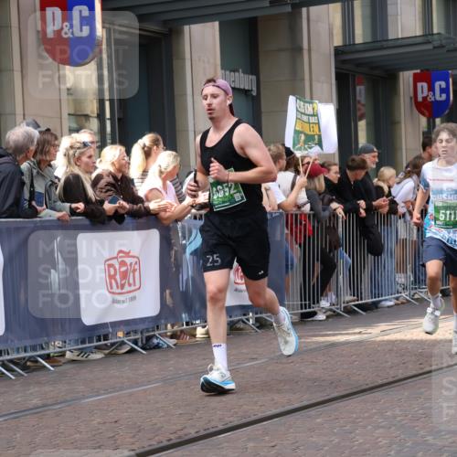 13.09.2026 - 21. swb-Marathon Bremen Strokosch-Dieckow http://msf.ph/oto/10429437 13.09.2026 13:09:13 Ziel 195, 1034, 3197, 4473, 4782, 4895, 5111, 6652, 8759, 9789, 9866, 1241, 1925, 2287, 2291, 2909, 4384, 4898, 5383, 5517, 5636, 5696, 6906, 7262, 8120, 8830, 9904, 9911, 10044 meine-sportfotos.de