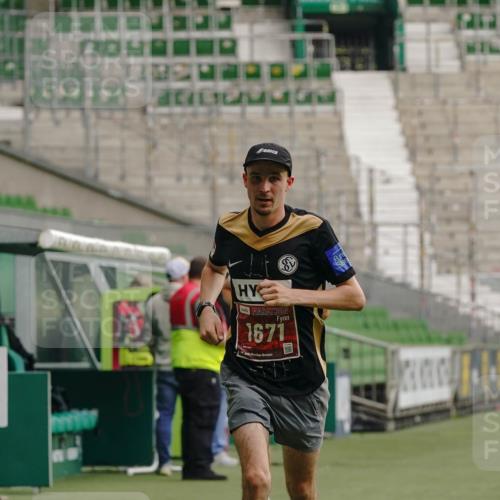 13.09.2026 - 21. swb-Marathon Bremen Michael Burmester http://msf.ph/oto/10429465 13.09.2026 12:10:04 Laufen im Stadion 692, 1046, 1671, 2054, 176, 1091, 1681 meine-sportfotos.de