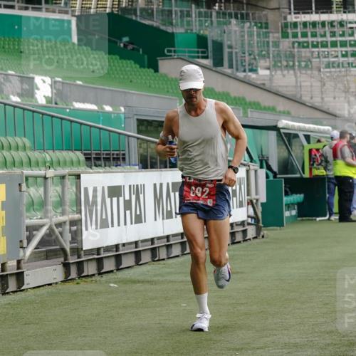 13.09.2026 - 21. swb-Marathon Bremen Michael Burmester http://msf.ph/oto/10429473 13.09.2026 12:10:09 Laufen im Stadion 692, 1046, 1671, 2054, 176, 1091, 1681 meine-sportfotos.de