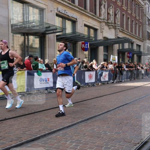 13.09.2026 - 21. swb-Marathon Bremen Strokosch-Dieckow http://msf.ph/oto/10429494 13.09.2026 13:09:15 Ziel 195, 1034, 3197, 4473, 4782, 4895, 5111, 6652, 8759, 9241, 9789, 9866, 1241, 1925, 2287, 2291, 2909, 4384, 4895, 4898, 5383, 5636, 5696, 7262, 8120, 8830, 9866, 9904, 9911, 10044 meine-sportfotos.de