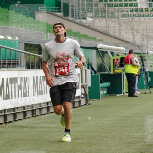 13.09.2026 - 21. swb-Marathon Bremen Michael Burmester http://msf.ph/oto/10429536 13.09.2026 12:10:20 Laufen im Stadion 692, 1046, 1651, 1671, 2054, 176, 1091, 1681 meine-sportfotos.de