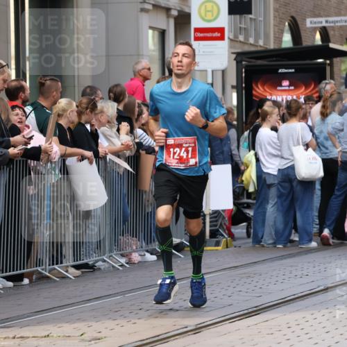 13.09.2026 - 21. swb-Marathon Bremen Strokosch-Dieckow http://msf.ph/oto/10429537 13.09.2026 13:09:24 Ziel 195, 567, 1723, 1975, 2750, 4473, 4782, 6652, 8835, 9241, 9277, 9804, 1034, 1241, 2291, 2909, 3197, 4895, 4898, 5111, 5383, 6652, 8120, 8759, 8830, 9789, 9866, 9904, 10044 meine-sportfotos.de