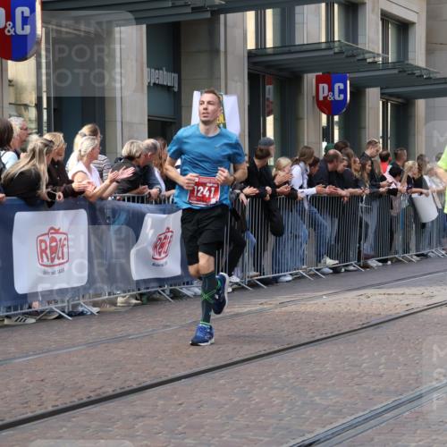 13.09.2026 - 21. swb-Marathon Bremen Strokosch-Dieckow http://msf.ph/oto/10429556 13.09.2026 13:09:26 Ziel 195, 567, 1723, 1975, 2750, 4473, 4782, 8835, 9241, 9277, 9804, 1034, 1241, 2291, 2909, 3197, 4895, 4898, 5111, 5383, 6652, 8759, 8830, 9789, 9866, 9904, 10044 meine-sportfotos.de