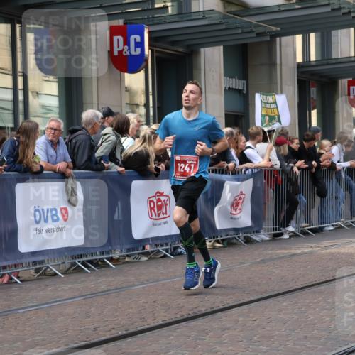 13.09.2026 - 21. swb-Marathon Bremen Strokosch-Dieckow http://msf.ph/oto/10429566 13.09.2026 13:09:27 Ziel 195, 567, 1723, 1975, 2750, 4473, 4782, 8835, 9241, 9277, 9804, 1034, 1241, 2291, 2909, 3197, 4895, 4898, 5111, 5383, 6652, 8759, 8830, 9789, 9866, 9904, 10044 meine-sportfotos.de