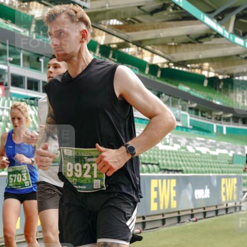 13.09.2026 - 21. swb-Marathon Bremen Michael Burmester http://msf.ph/oto/10429583 13.09.2026 13:03:22 Laufen im Stadion 150, 209, 210, 488, 596, 722, 725, 762, 881, 936, 940, 1014, 1163, 1250, 1343, 1458, 1460, 1479, 1611, 1649, 1653, 1771, 2223, 2276, 2292, 2345, 2364, 2378, 2421, 2434, 2513, 2625, 2666, 2668, 2779, 2851, 2891, 2900, 2934, 2977, 2987, 3013, 3044, 3114, 3135, 3163, 3164, 3187, 3248, 3258, 3294, 3334, 3360, 3392, 3402, 3454, 3460, 3496, 3510, 3527, 3576, 3579, 3585, 3597, 3603, 3618, 3721, 3846, 3852, 3859, 3893, 3938, 3970, 3983, 4000, 4077, 4133, 4506, 4558 meine-sportfotos.de
