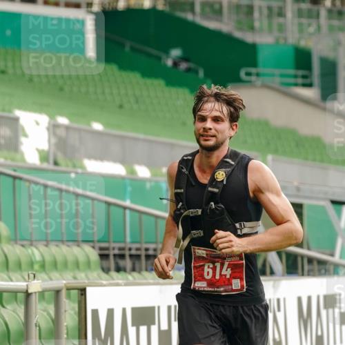 13.09.2026 - 21. swb-Marathon Bremen Michael Burmester http://msf.ph/oto/10429591 13.09.2026 12:11:16 Laufen im Stadion 614, 1046, 1651, 1671, 2054, 1091 meine-sportfotos.de