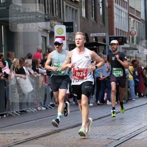 13.09.2026 - 21. swb-Marathon Bremen Strokosch-Dieckow http://msf.ph/oto/10429647 13.09.2026 13:09:33 Ziel 195, 538, 567, 1723, 1975, 2020, 2750, 4781, 4782, 5627, 8835, 9241, 9277, 9804, 9817, 1034, 1241, 3197, 4473, 4895, 5111, 6652, 8759, 9789, 9866, 9904 meine-sportfotos.de