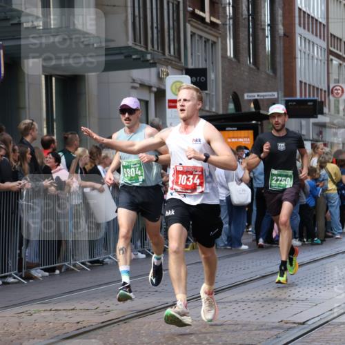 13.09.2026 - 21. swb-Marathon Bremen Strokosch-Dieckow http://msf.ph/oto/10429656 13.09.2026 13:09:33 Ziel 195, 538, 567, 1723, 1975, 2020, 2750, 4781, 4782, 5627, 8835, 9241, 9277, 9804, 9817, 1034, 1241, 3197, 4473, 4895, 5111, 6652, 8759, 9789, 9866, 9904 meine-sportfotos.de