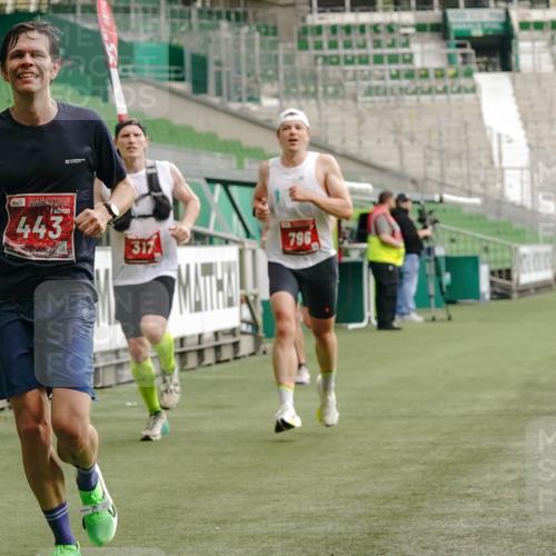 13.09.2026 - 21. swb-Marathon Bremen Michael Burmester http://msf.ph/oto/10429673 13.09.2026 12:12:18 Laufen im Stadion 317, 443, 614, 796, 1651, 692 meine-sportfotos.de