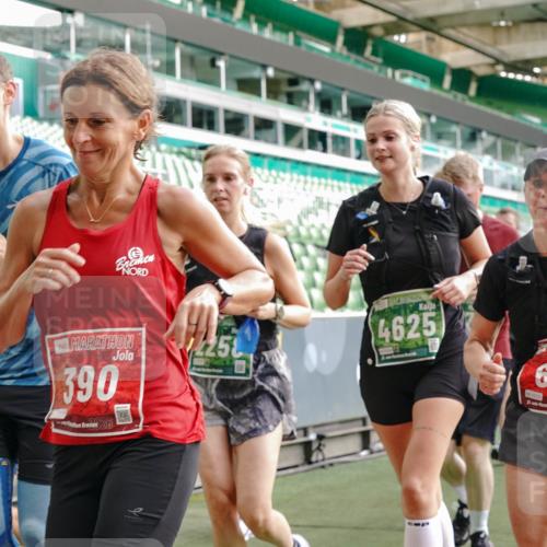 13.09.2026 - 21. swb-Marathon Bremen Michael Burmester http://msf.ph/oto/10429675 13.09.2026 13:27:15 Laufen im Stadion 111, 186, 202, 357, 364, 390, 478, 597, 645, 726, 833, 888, 925, 1077, 1283, 1412, 1473, 1487, 1496, 1530, 1608, 1618, 1700, 1769, 1828, 1958, 1961, 1984, 2236, 2273, 2309, 2382, 2384, 2388, 2404, 2428, 2502, 2507, 2508, 2542, 2558, 2576, 2582, 2592, 2656, 2675, 2725, 2748, 2817, 2875, 2876, 2923, 2965, 2970, 3045, 3047, 3050, 3062, 3073, 3084, 3097, 3172, 3184, 3219, 3359, 3433, 3540, 3592, 3629, 3756, 3885, 3907, 3978, 4457, 4660 meine-sportfotos.de