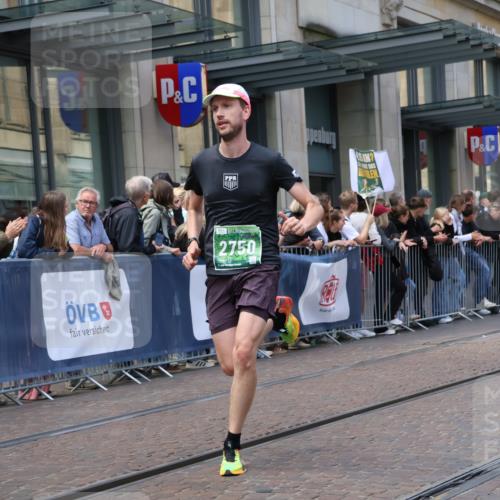 13.09.2026 - 21. swb-Marathon Bremen Strokosch-Dieckow http://msf.ph/oto/10429720 13.09.2026 13:09:36 Ziel 195, 538, 567, 623, 1723, 1975, 2020, 2750, 4781, 5627, 8835, 9241, 9277, 9804, 9817, 195, 1034, 1241, 3197, 4473, 4782, 4895, 5111, 6652, 8759, 9789, 9866 meine-sportfotos.de
