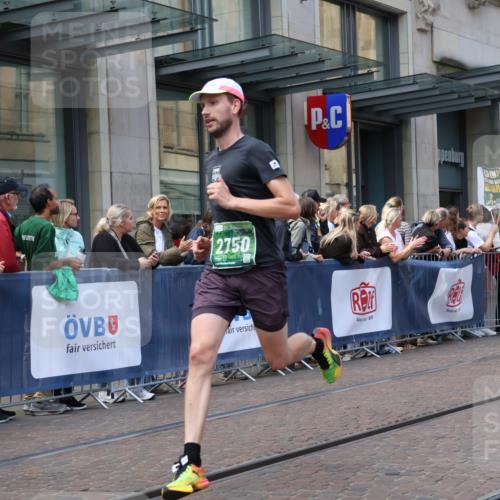 13.09.2026 - 21. swb-Marathon Bremen Strokosch-Dieckow http://msf.ph/oto/10429728 13.09.2026 13:09:37 Ziel 538, 567, 623, 1723, 1975, 2020, 2750, 4781, 5627, 8835, 9241, 9277, 9804, 9817, 195, 1034, 3197, 4473, 4782, 4895, 5111, 6652, 8759, 9789, 9866 meine-sportfotos.de