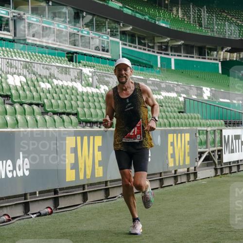 13.09.2026 - 21. swb-Marathon Bremen Michael Burmester http://msf.ph/oto/10429733 13.09.2026 12:12:24 Laufen im Stadion 317, 443, 614, 796, 1651, 692 meine-sportfotos.de