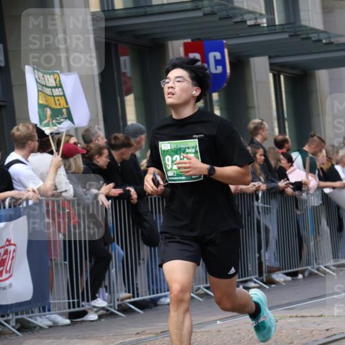 13.09.2026 - 21. swb-Marathon Bremen Strokosch-Dieckow http://msf.ph/oto/10429737 13.09.2026 13:09:38 Ziel 538, 567, 623, 1723, 1975, 2020, 2750, 4781, 5627, 8835, 9241, 9277, 9804, 9817, 195, 1034, 3197, 4473, 4782, 4895, 5111, 6652, 8759, 9789, 9866 meine-sportfotos.de