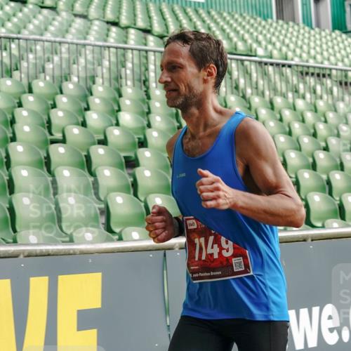 13.09.2026 - 21. swb-Marathon Bremen Michael Burmester http://msf.ph/oto/10429754 13.09.2026 12:12:58 Laufen im Stadion 317, 443, 614, 796, 1149, 692 meine-sportfotos.de