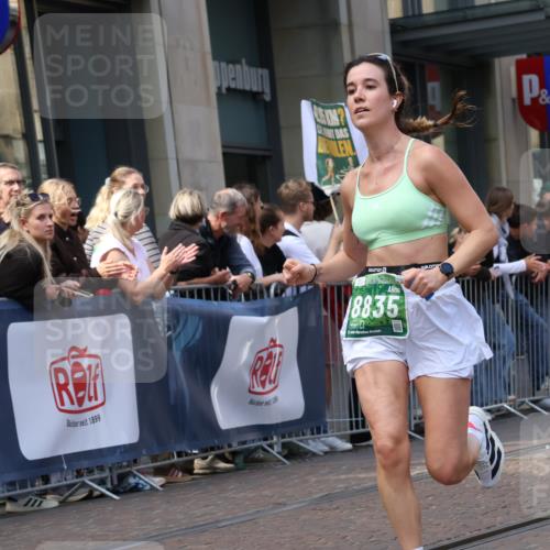 13.09.2026 - 21. swb-Marathon Bremen Strokosch-Dieckow http://msf.ph/oto/10429773 13.09.2026 13:09:40 Ziel 538, 567, 623, 1723, 1975, 2020, 2750, 4781, 5627, 8835, 9277, 9804, 9817, 195, 1034, 3197, 4473, 4782, 4895, 5111, 6652, 8759, 9241, 9789, 9866 meine-sportfotos.de