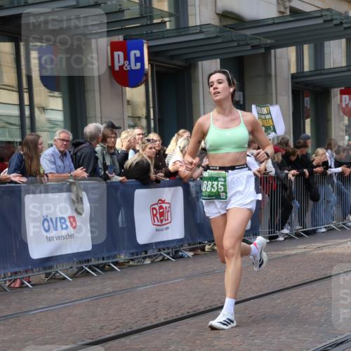 13.09.2026 - 21. swb-Marathon Bremen Strokosch-Dieckow http://msf.ph/oto/10429780 13.09.2026 13:09:40 Ziel 538, 567, 623, 1723, 1975, 2020, 2750, 4781, 5627, 8835, 9277, 9804, 9817, 195, 1034, 3197, 4473, 4782, 4895, 5111, 6652, 8759, 9241, 9789, 9866 meine-sportfotos.de