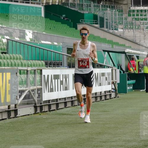 13.09.2026 - 21. swb-Marathon Bremen Michael Burmester http://msf.ph/oto/10429782 13.09.2026 12:13:40 Laufen im Stadion 245, 317, 443, 540, 796, 822, 1149, 692, 1046, 1651, 1671, 2054 meine-sportfotos.de