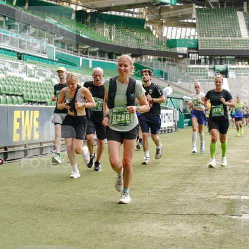 13.09.2026 - 21. swb-Marathon Bremen Michael Burmester http://msf.ph/oto/10429828 13.09.2026 13:03:31 Laufen im Stadion 209, 210, 488, 534, 596, 722, 725, 762, 881, 936, 940, 1014, 1250, 1343, 1458, 1460, 1479, 1611, 1649, 1653, 1771, 2223, 2276, 2292, 2345, 2364, 2378, 2421, 2434, 2513, 2625, 2666, 2668, 2779, 2851, 2891, 2900, 2934, 2977, 3013, 3028, 3114, 3135, 3163, 3164, 3258, 3360, 3402, 3425, 3454, 3460, 3496, 3510, 3521, 3576, 3579, 3585, 3597, 3603, 3618, 3721, 3796, 3846, 3852, 3859, 3893, 3938, 3970, 3983, 4000, 4077, 4133, 4506, 4558, 242 meine-sportfotos.de