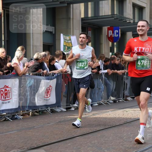 13.09.2026 - 21. swb-Marathon Bremen Strokosch-Dieckow http://msf.ph/oto/10429848 13.09.2026 13:09:45 Ziel 538, 567, 623, 957, 1723, 1975, 2020, 4781, 5627, 8835, 9277, 9817, 195, 2750, 4473, 4782, 5111, 6652, 9241, 9804 meine-sportfotos.de