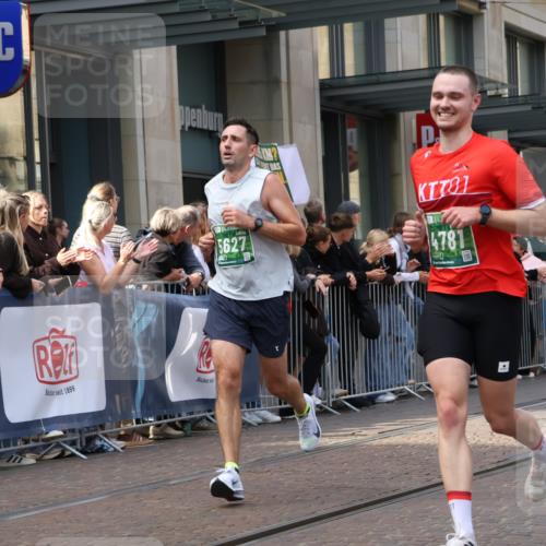 13.09.2026 - 21. swb-Marathon Bremen Strokosch-Dieckow http://msf.ph/oto/10429857 13.09.2026 13:09:45 Ziel 538, 567, 623, 957, 1723, 1975, 2020, 4781, 5627, 8835, 9277, 9817, 195, 2750, 4473, 4782, 5111, 6652, 9241, 9804 meine-sportfotos.de