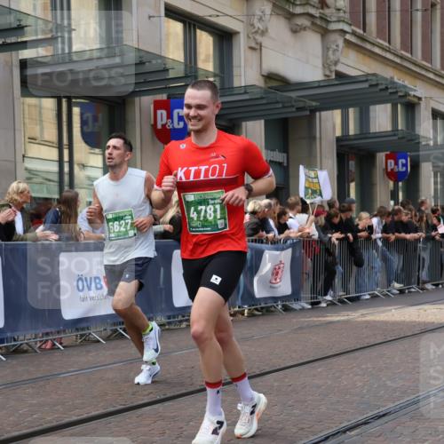 13.09.2026 - 21. swb-Marathon Bremen Strokosch-Dieckow http://msf.ph/oto/10429865 13.09.2026 13:09:46 Ziel 538, 567, 623, 957, 1723, 1975, 2020, 4781, 5627, 8835, 9277, 9817, 195, 567, 2750, 4473, 4782, 5111, 6652, 9241, 9277, 9804 meine-sportfotos.de