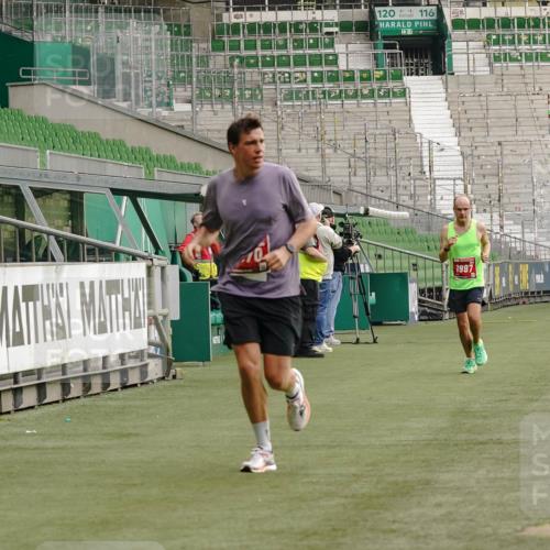 13.09.2026 - 21. swb-Marathon Bremen Michael Burmester http://msf.ph/oto/10429881 13.09.2026 12:14:51 Laufen im Stadion 245, 540, 822, 1670, 1766, 1997, 614, 1046, 1651, 1671, 2054 meine-sportfotos.de