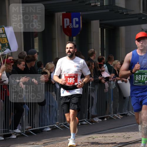 13.09.2026 - 21. swb-Marathon Bremen Strokosch-Dieckow http://msf.ph/oto/10429887 13.09.2026 13:09:49 Ziel 538, 623, 957, 2020, 4781, 5627, 8064, 9817, 195, 567, 1723, 1975, 2750, 4473, 4782, 6652, 8835, 9241, 9277, 9804 meine-sportfotos.de