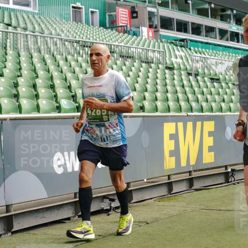 13.09.2026 - 21. swb-Marathon Bremen Michael Burmester http://msf.ph/oto/10429895 13.09.2026 13:03:32 Laufen im Stadion 209, 210, 488, 534, 596, 722, 725, 762, 881, 936, 940, 1014, 1250, 1343, 1458, 1460, 1479, 1611, 1649, 1653, 1771, 2223, 2276, 2292, 2345, 2364, 2369, 2378, 2421, 2434, 2513, 2625, 2666, 2668, 2779, 2851, 2891, 2900, 2934, 2977, 3013, 3028, 3114, 3135, 3163, 3164, 3258, 3360, 3402, 3425, 3454, 3460, 3496, 3510, 3521, 3576, 3579, 3585, 3597, 3603, 3618, 3721, 3796, 3846, 3852, 3859, 3893, 3938, 3970, 3983, 4000, 4077, 4133, 4506, 4558, 242 meine-sportfotos.de