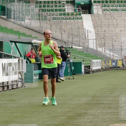 13.09.2026 - 21. swb-Marathon Bremen Michael Burmester http://msf.ph/oto/10429933 13.09.2026 12:14:56 Laufen im Stadion 245, 540, 822, 1028, 1670, 1766, 1997, 614, 1046, 1651, 1671, 2054 meine-sportfotos.de