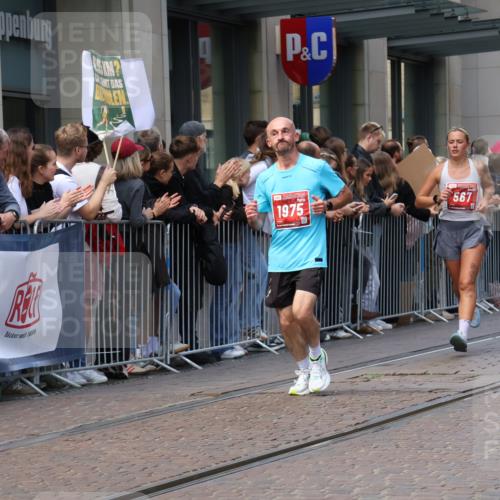 13.09.2026 - 21. swb-Marathon Bremen Strokosch-Dieckow http://msf.ph/oto/10429960 13.09.2026 13:09:58 Ziel 604, 623, 640, 957, 1277, 3959, 5532, 8033, 8064, 8709, 9817, 195, 538, 567, 1723, 1975, 2020, 2750, 4781, 4782, 5627, 8835, 9241, 9277, 9804, 9817 meine-sportfotos.de