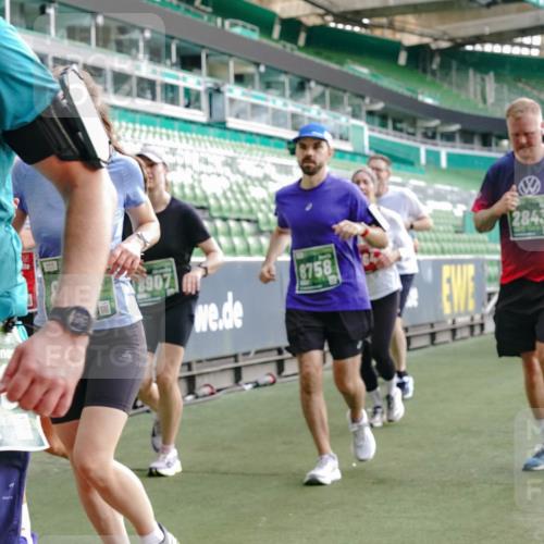 13.09.2026 - 21. swb-Marathon Bremen Michael Burmester http://msf.ph/oto/10429961 13.09.2026 13:27:30 Laufen im Stadion 111, 186, 202, 357, 364, 390, 478, 597, 726, 829, 833, 888, 925, 1077, 1220, 1412, 1473, 1496, 1608, 1700, 1769, 1958, 1961, 1984, 2236, 2273, 2309, 2388, 2404, 2428, 2502, 2507, 2508, 2542, 2558, 2576, 2582, 2592, 2656, 2725, 2748, 2817, 2875, 2876, 2923, 2965, 2970, 3045, 3047, 3050, 3073, 3084, 3184, 3219, 3359, 3433, 3540, 3589, 3592, 3629, 3756, 3885, 3907, 3978, 4238, 4457, 4660 meine-sportfotos.de