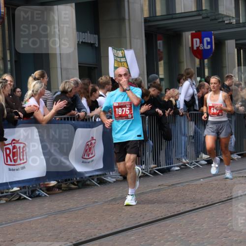 13.09.2026 - 21. swb-Marathon Bremen Strokosch-Dieckow http://msf.ph/oto/10429970 13.09.2026 13:09:59 Ziel 604, 623, 640, 957, 1277, 3959, 5532, 8033, 8064, 8709, 195, 538, 567, 623, 1723, 1975, 2020, 2750, 4781, 4782, 5627, 8835, 9241, 9277, 9804, 9817 meine-sportfotos.de