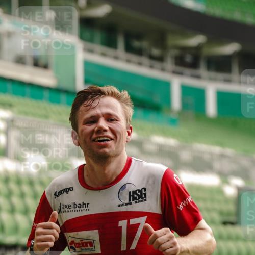 13.09.2026 - 21. swb-Marathon Bremen Michael Burmester http://msf.ph/oto/10429974 13.09.2026 12:15:21 Laufen im Stadion 245, 540, 822, 1028, 1670, 1766, 1997, 317, 443, 614, 796, 1651 meine-sportfotos.de