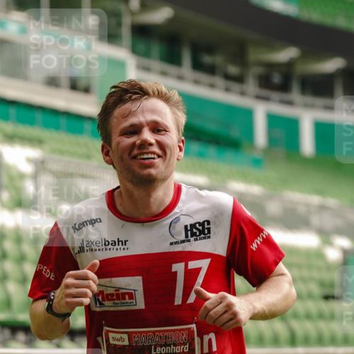 13.09.2026 - 21. swb-Marathon Bremen Michael Burmester http://msf.ph/oto/10429981 13.09.2026 12:15:21 Laufen im Stadion 245, 540, 822, 1028, 1670, 1766, 1997, 317, 443, 614, 796, 1651 meine-sportfotos.de