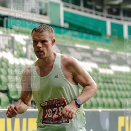 13.09.2026 - 21. swb-Marathon Bremen Michael Burmester http://msf.ph/oto/10429996 13.09.2026 12:15:24 Laufen im Stadion 245, 540, 822, 1028, 1670, 1766, 1997, 317, 443, 614, 796, 1651 meine-sportfotos.de
