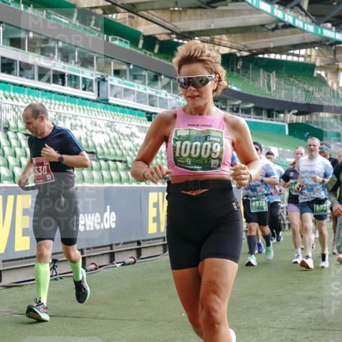 13.09.2026 - 21. swb-Marathon Bremen Michael Burmester http://msf.ph/oto/10430000 13.09.2026 13:27:32 Laufen im Stadion 111, 186, 202, 357, 364, 390, 478, 597, 726, 829, 833, 888, 925, 1077, 1220, 1412, 1473, 1496, 1608, 1700, 1769, 1958, 1961, 1984, 2236, 2273, 2309, 2388, 2404, 2428, 2502, 2507, 2508, 2542, 2558, 2576, 2582, 2592, 2725, 2748, 2817, 2875, 2876, 2923, 2965, 2970, 3045, 3047, 3050, 3073, 3084, 3184, 3219, 3359, 3540, 3589, 3592, 3629, 3756, 3885, 3907, 3978, 4238, 4457, 4660 meine-sportfotos.de
