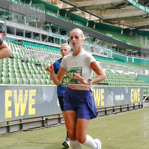 13.09.2026 - 21. swb-Marathon Bremen Michael Burmester http://msf.ph/oto/10430001 13.09.2026 13:03:35 Laufen im Stadion 209, 210, 488, 534, 596, 722, 725, 762, 881, 936, 940, 1014, 1250, 1343, 1458, 1460, 1479, 1611, 1649, 1653, 1771, 2223, 2276, 2345, 2364, 2369, 2378, 2421, 2434, 2513, 2625, 2666, 2668, 2779, 2851, 2891, 2900, 2934, 2977, 3028, 3114, 3135, 3163, 3164, 3258, 3360, 3402, 3425, 3454, 3460, 3496, 3510, 3521, 3576, 3579, 3585, 3597, 3603, 3618, 3721, 3796, 3846, 3852, 3859, 3893, 3938, 3970, 3983, 4000, 4077, 4133, 4506, 4558, 242 meine-sportfotos.de