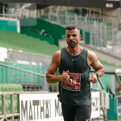 13.09.2026 - 21. swb-Marathon Bremen Michael Burmester http://msf.ph/oto/10430026 13.09.2026 12:15:30 Laufen im Stadion 245, 540, 822, 1028, 1670, 1766, 1997, 317, 443, 614, 796, 1651 meine-sportfotos.de