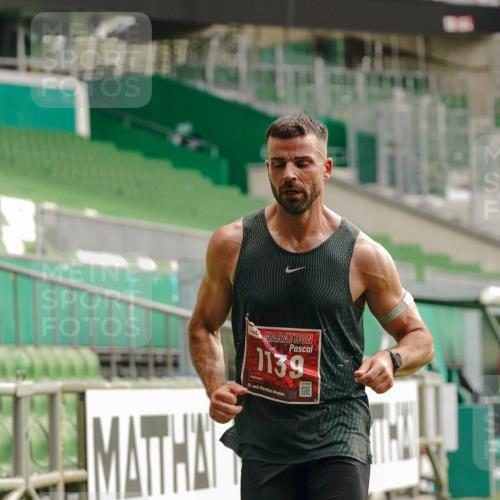13.09.2026 - 21. swb-Marathon Bremen Michael Burmester http://msf.ph/oto/10430030 13.09.2026 12:15:31 Laufen im Stadion 245, 822, 1028, 1670, 1766, 1997, 317, 443, 614, 796, 1651 meine-sportfotos.de