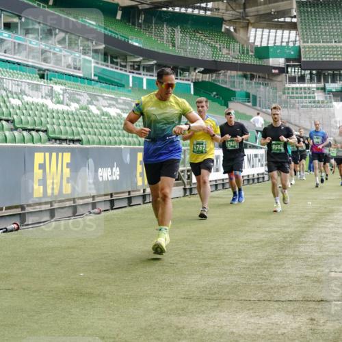 13.09.2026 - 21. swb-Marathon Bremen Michael Burmester http://msf.ph/oto/10430052 13.09.2026 13:03:38 Laufen im Stadion 209, 210, 488, 534, 596, 722, 725, 762, 881, 936, 940, 1014, 1250, 1343, 1458, 1460, 1479, 1611, 1649, 1653, 1771, 2223, 2276, 2364, 2369, 2378, 2421, 2434, 2513, 2625, 2668, 2779, 2851, 2891, 2900, 2934, 2977, 3028, 3114, 3135, 3258, 3360, 3402, 3425, 3454, 3460, 3496, 3510, 3521, 3576, 3579, 3585, 3597, 3603, 3618, 3721, 3796, 3846, 3852, 3859, 3893, 3938, 3970, 3983, 4000, 4077, 4133, 4506, 4558, 242 meine-sportfotos.de